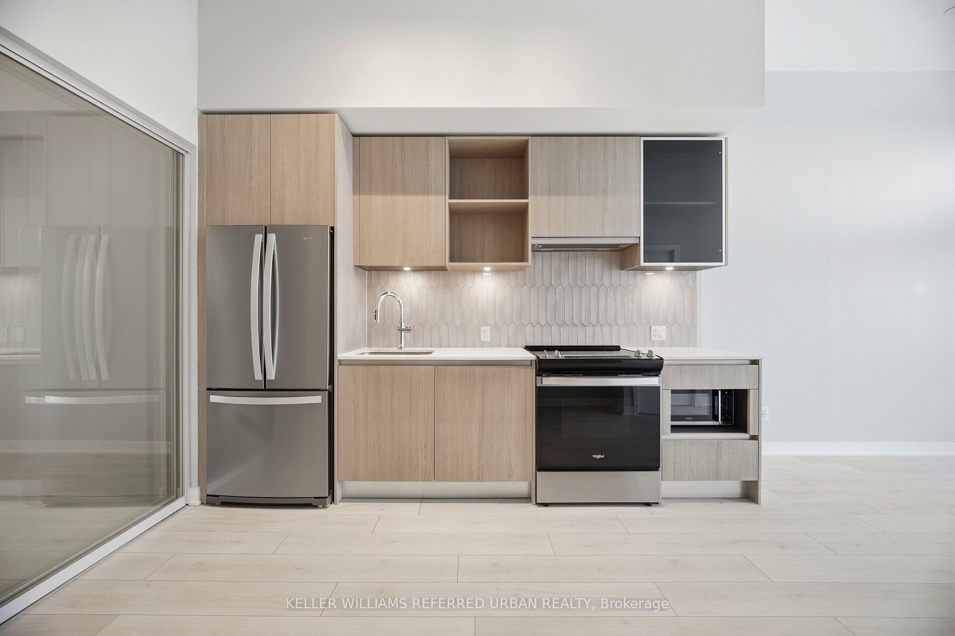 405 Dundas Street W 104