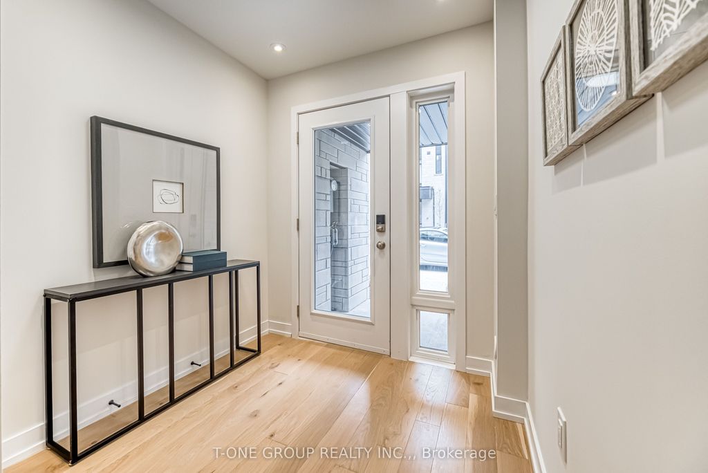 Photo of 21 Ingersoll Lane, Richmond Hill, ON L4E 1G9 (MLS # N12614712)