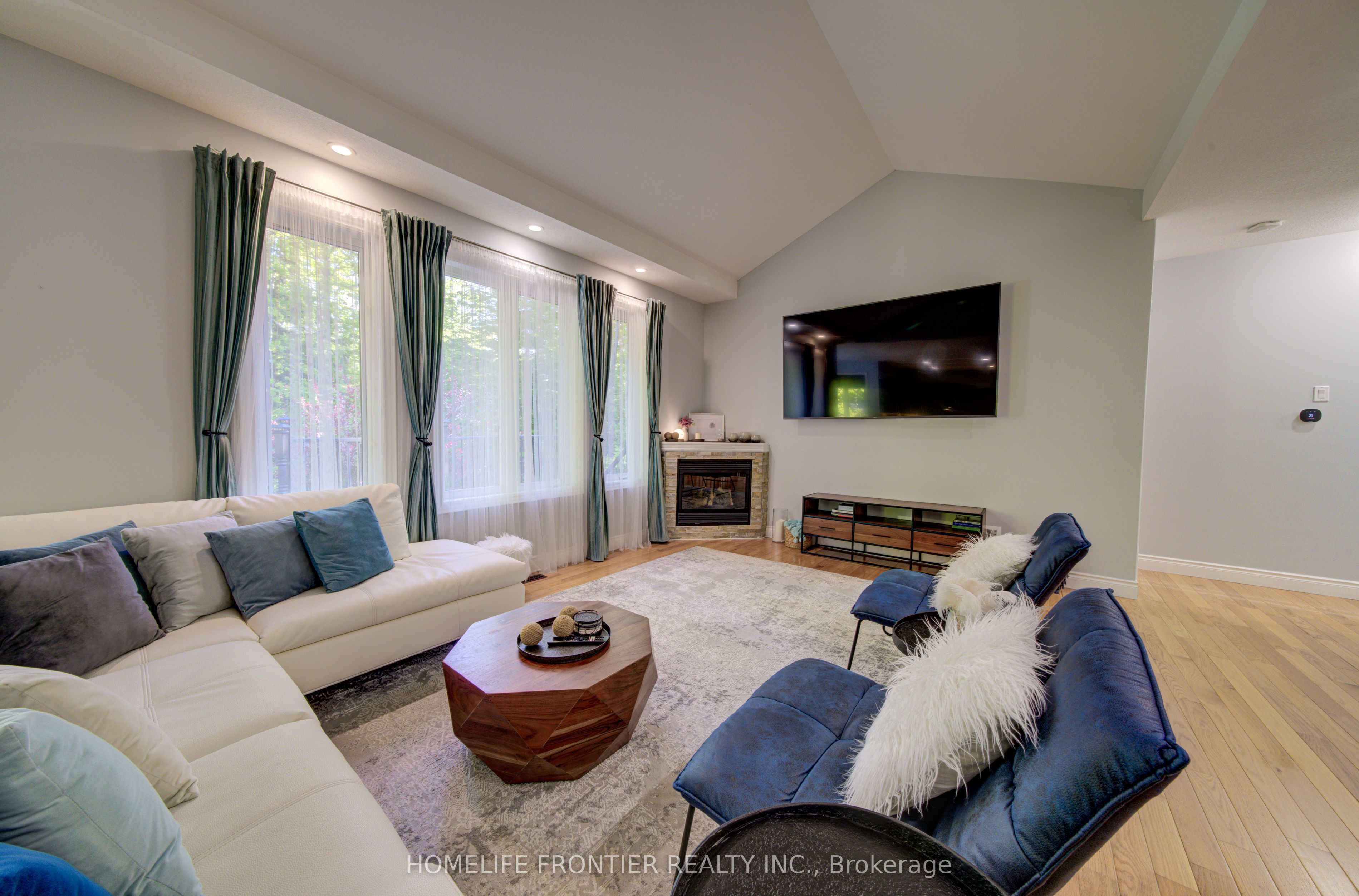 42 Forest Circle