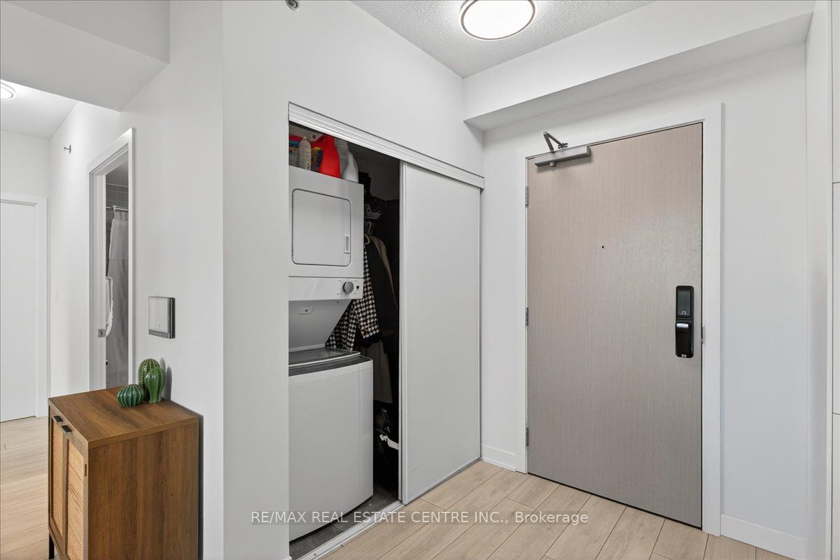 3200 Dakota Common N/A B1016