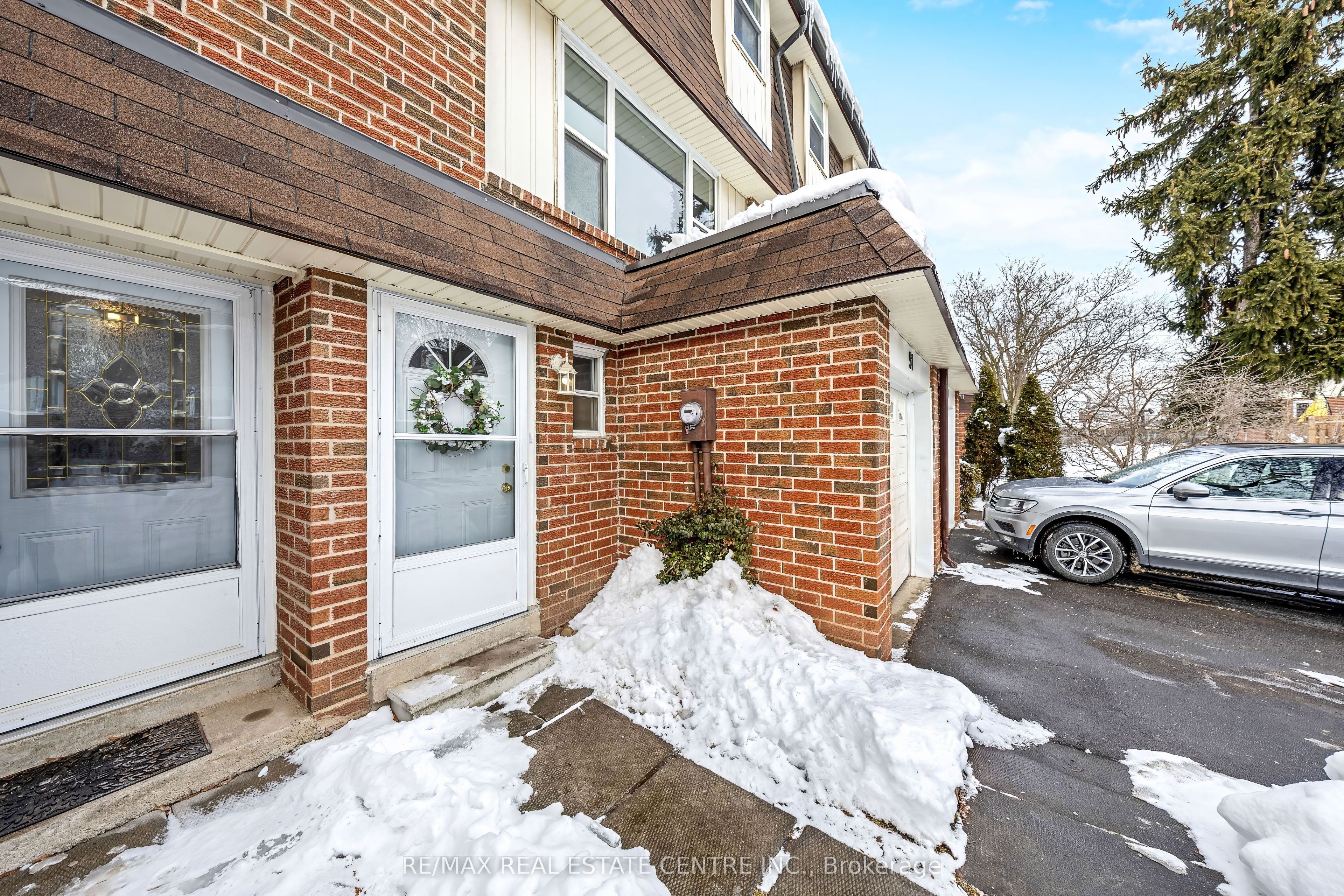 235 Bronte Street S 51