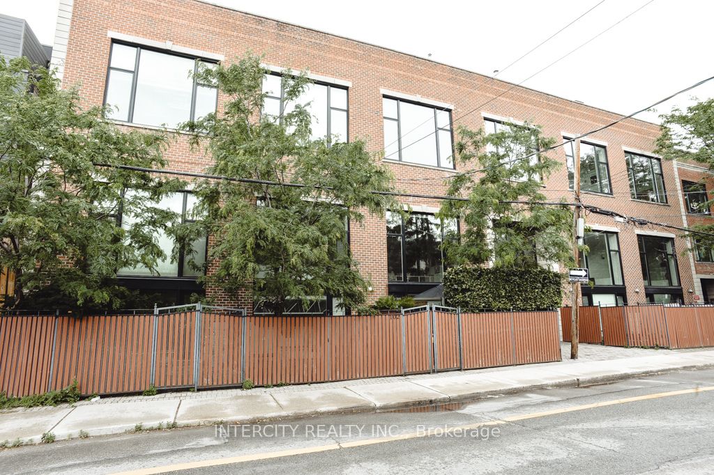 676 Richmond Street W 208