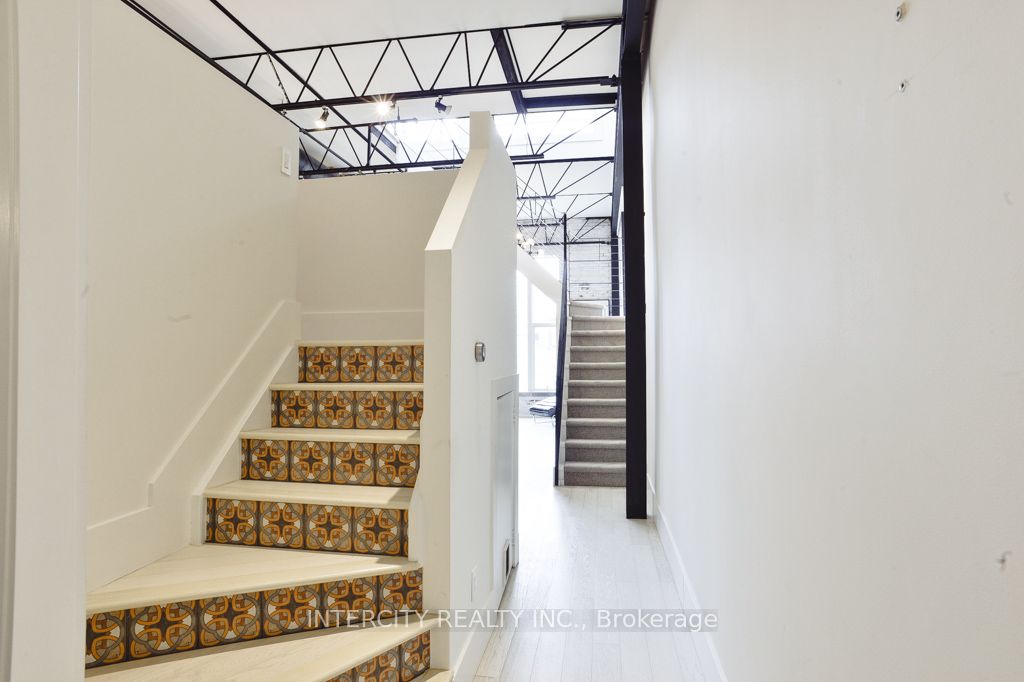 676 Richmond Street W 208