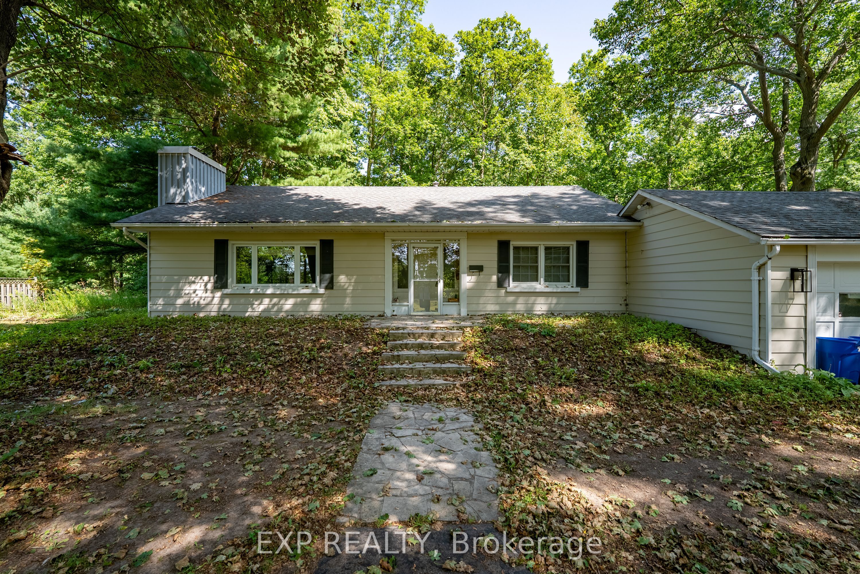 564 Prospect Point Road N
