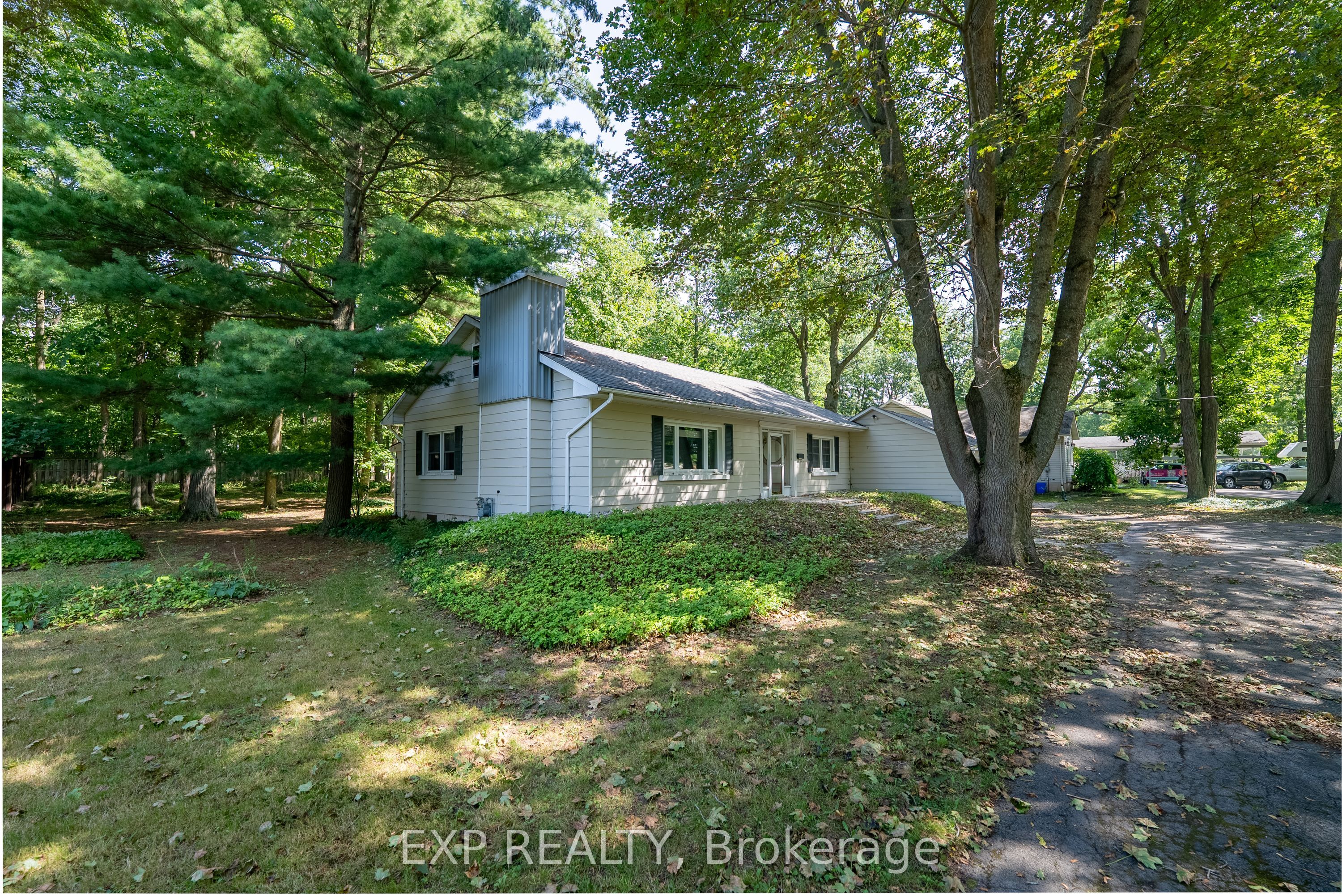 564 Prospect Point Road N