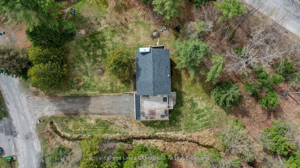 Photo of 256 Woodland Drive, Huntsville, ON P1H 1A6 (MLS # X12716700)