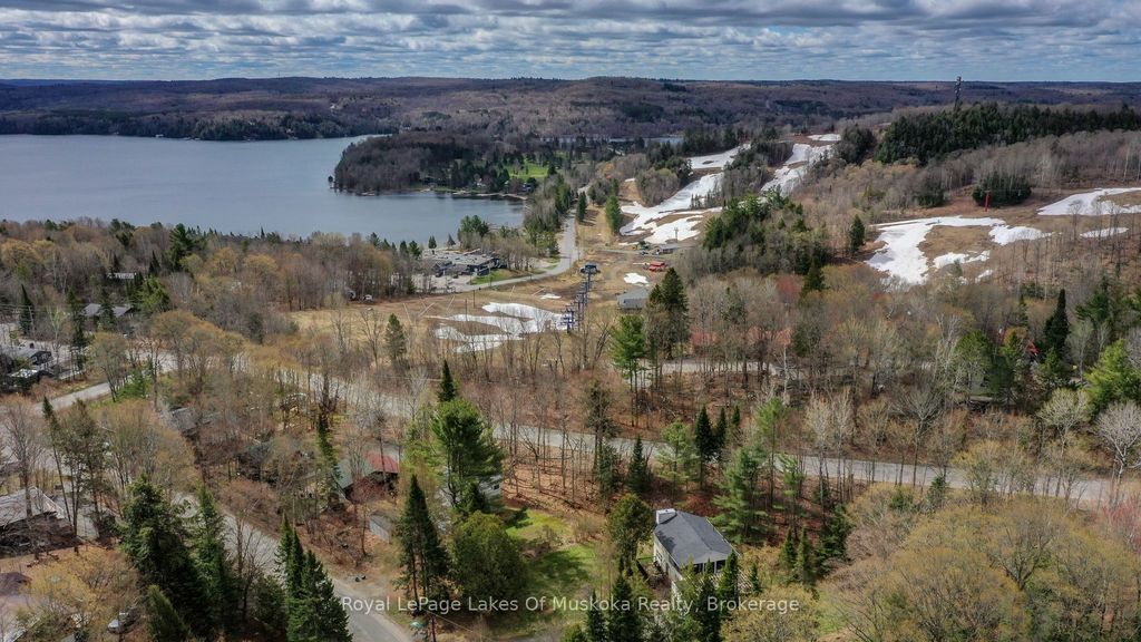 Photo of 256 Woodland Drive, Huntsville, ON P1H 1A6 (MLS # X12716700)
