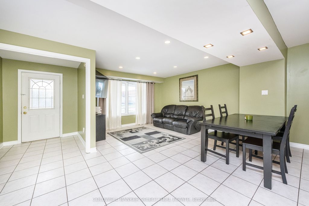 Photo of 427 Kingsview Drive, Caledon, ON L7E 1J4 (MLS # W12551560)