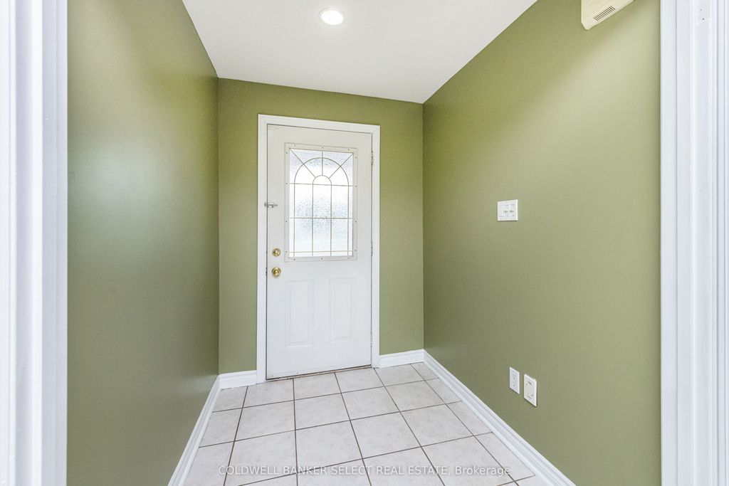 Photo of 427 Kingsview Drive, Caledon, ON L7E 1J4 (MLS # W12551560)