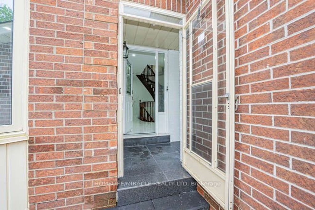 Photo of 14 Conover Court, Brampton, ON L6Y 3J5 (MLS # W12852420)