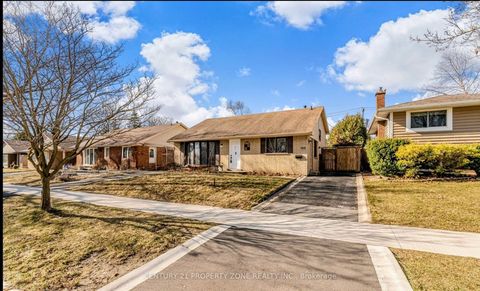 608 Thornwood Avenue Burlington ON L7N 3B8