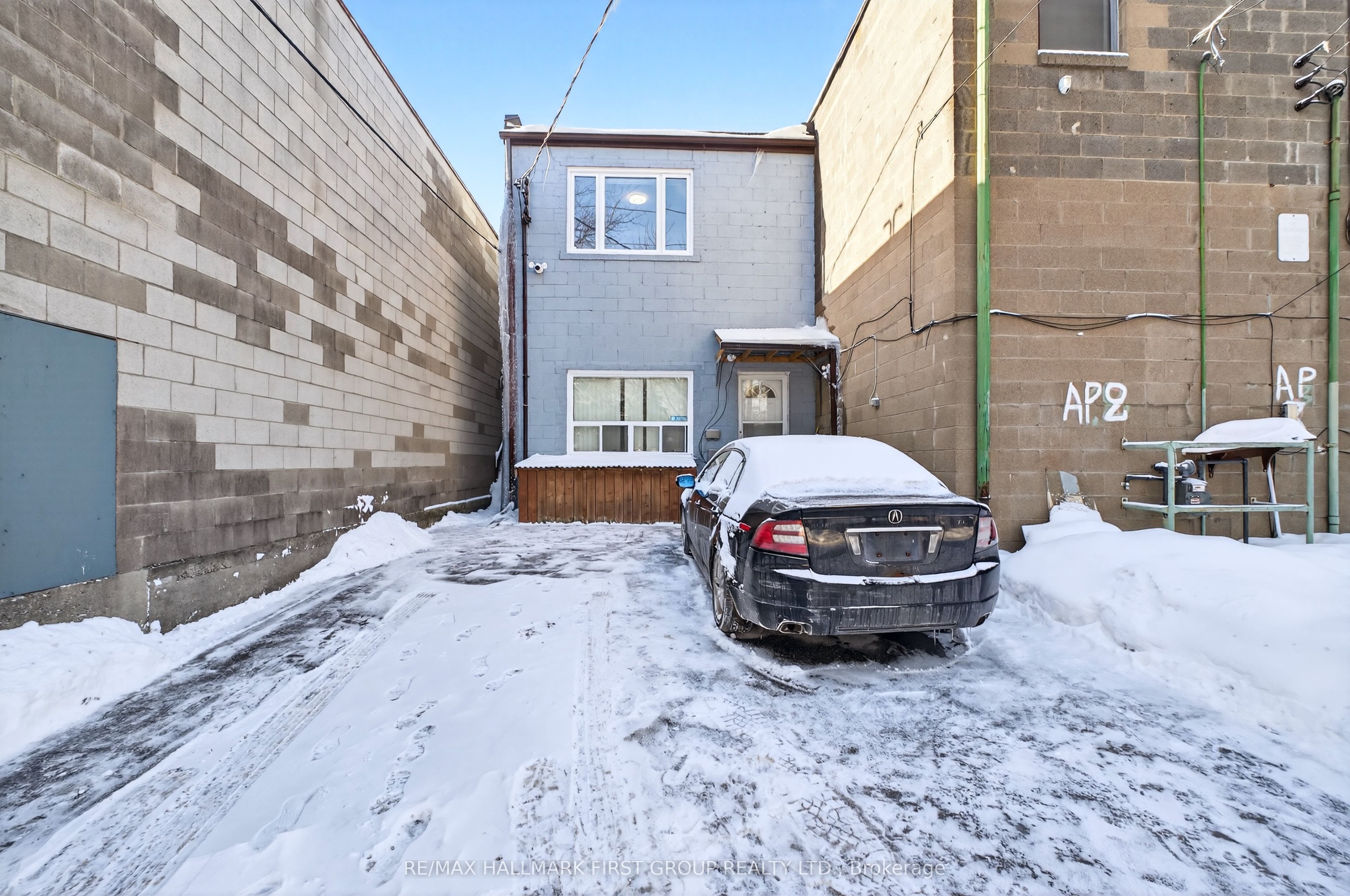 267 Lakeshore Road E