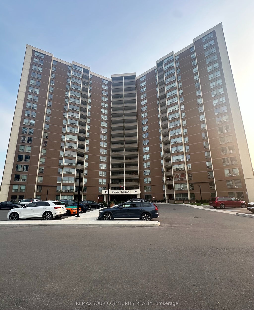 Photo of 15 Vicora Linkway N/A #1711, Toronto, ON M3C 1A9 (MLS # C13658458)