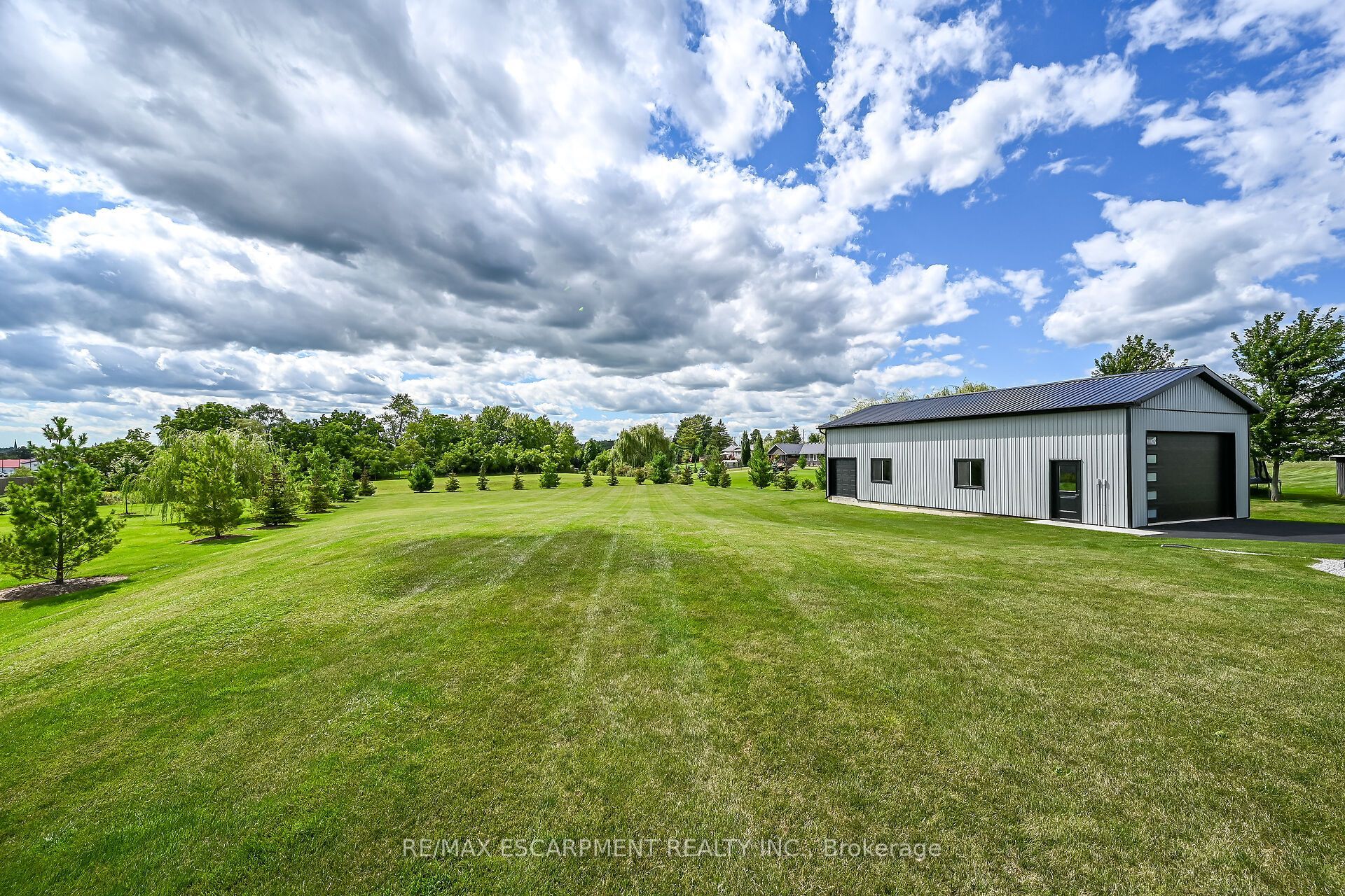 33 MONTURE Street N