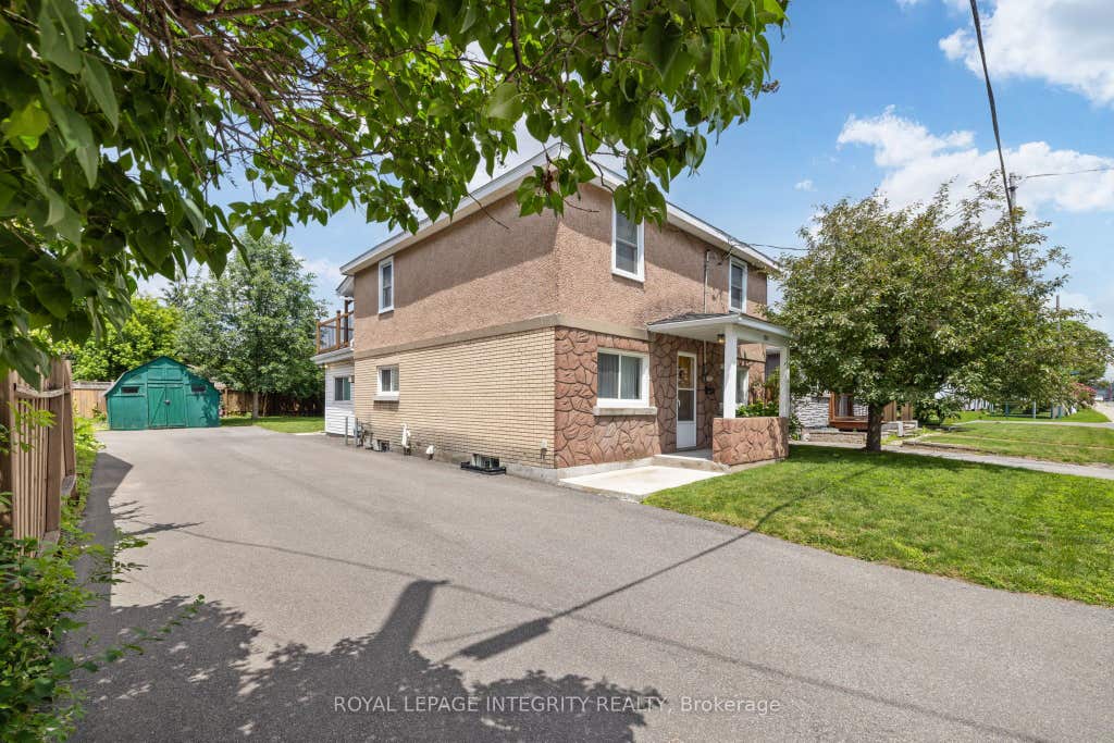 Photo of 1081 Kenaston Street, Cyrville - Carson Grove - Pineview, ON K1B 3P8 (MLS # X13530034)