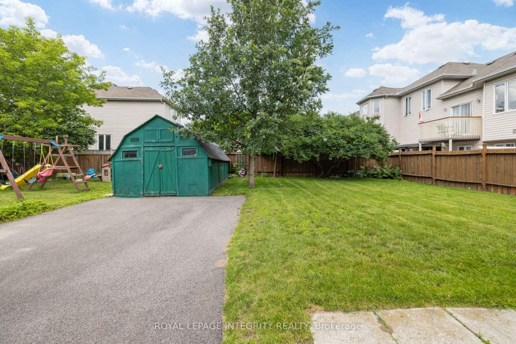Photo of 1081 Kenaston Street, Cyrville - Carson Grove - Pineview, ON K1B 3P8 (MLS # X13530034)