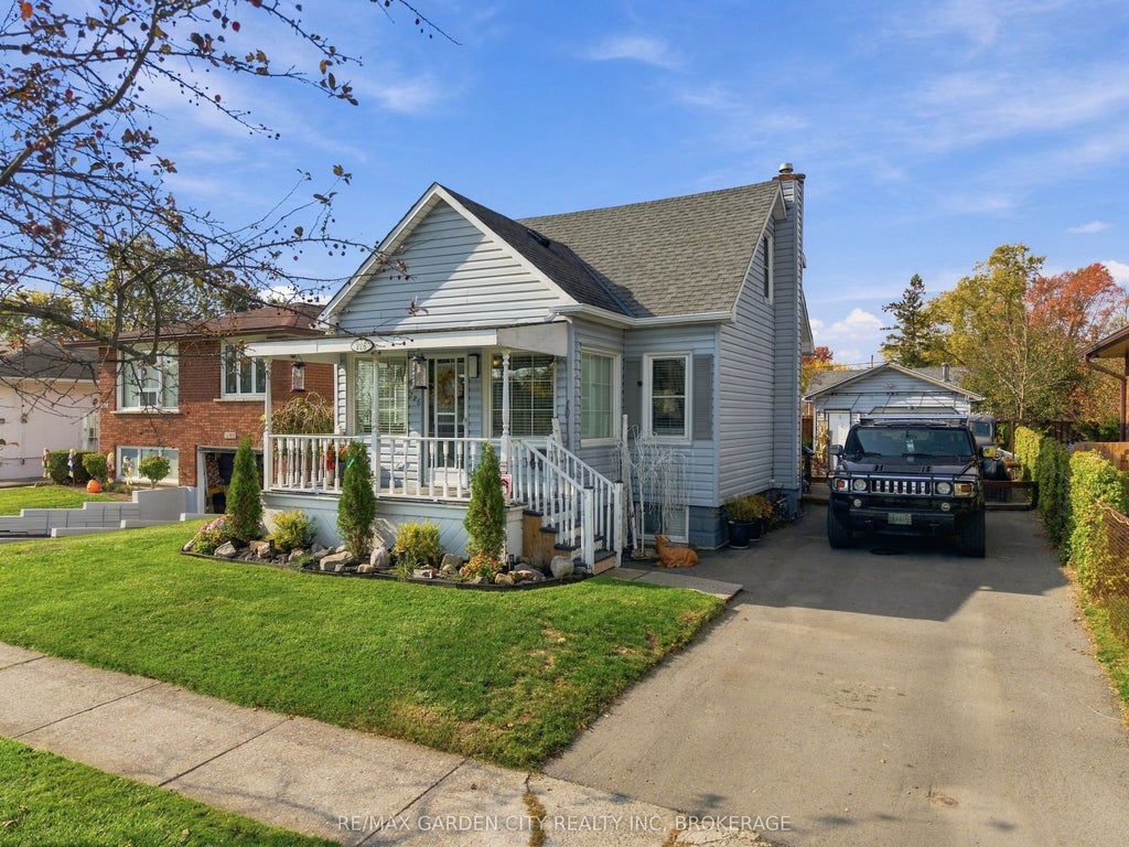 Photo of 226 MARSHALL Avenue, Welland, ON L3C 2N4 (MLS # X14126976)