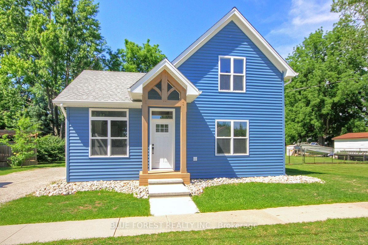 Photo 1 of 28 — 454 Trerice Street, Chatham-Kent, ON N0P 1M0