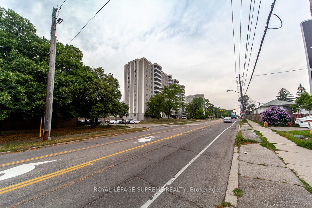 Photo of 940 Caledonia Road #908, Toronto, ON M6B 3Y4 (MLS # W12319449)