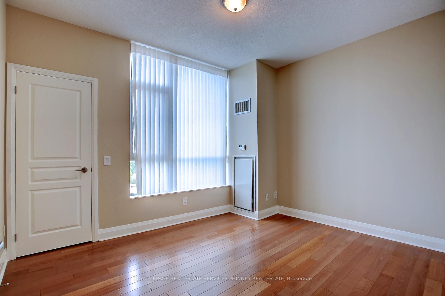 1 Hurontario Street 806