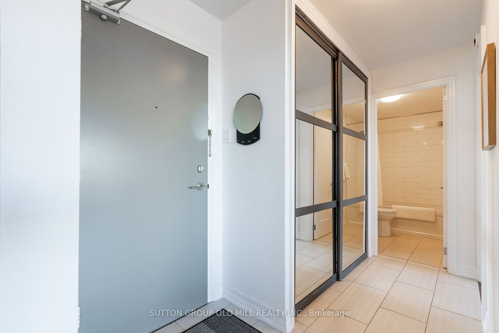 Photo of 580 Christie Street #612, Toronto, ON M6G 3E3 (MLS # C12484268)