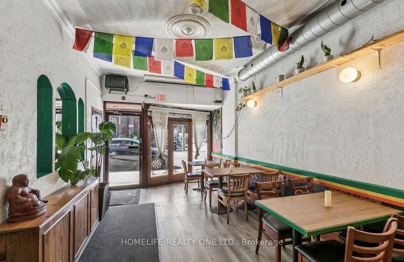 1600 Queen Street W