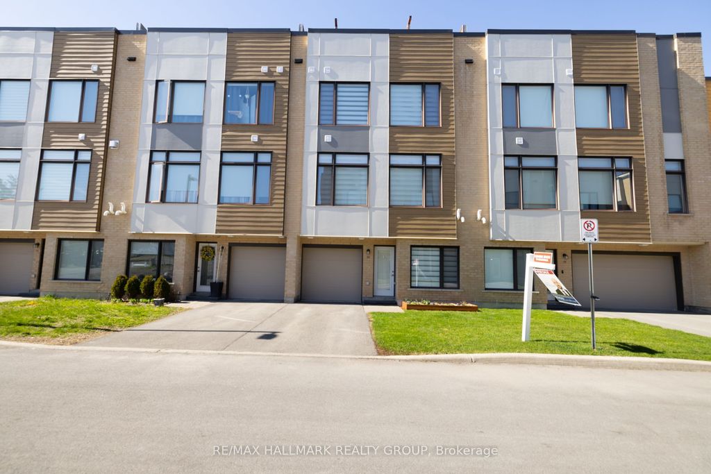 Photo of 55 Cherry Blossom Private Private W, Parkway Park - Queensway Terrace S and Area, ON K2H 0C4 (MLS # X13050960)
