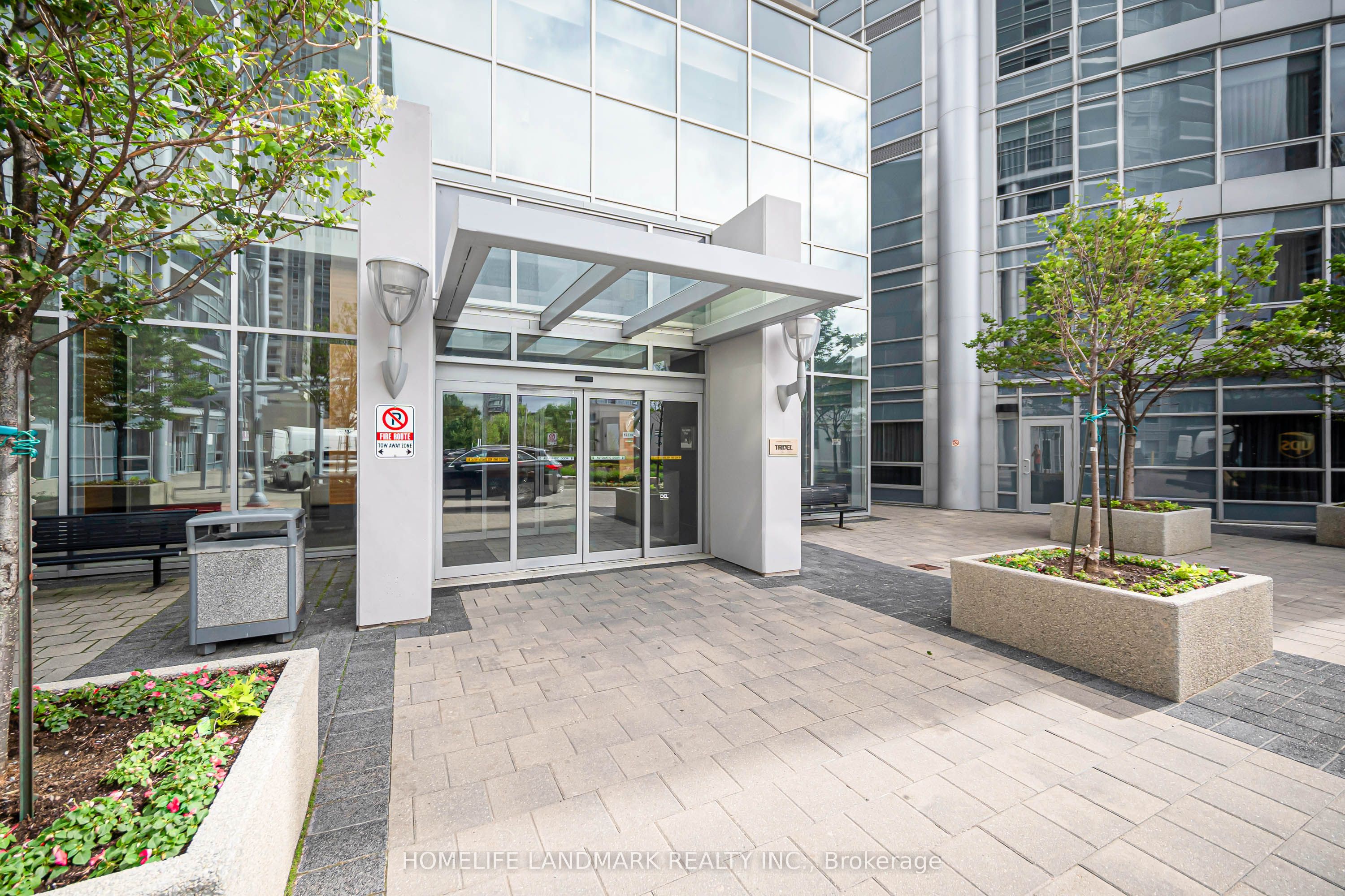 125 Village Green Square #1711