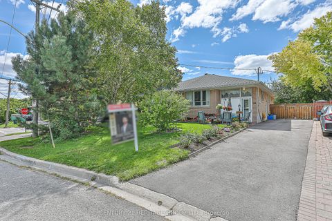 116 Longford Drive Newmarket ON L3Y 2Y5