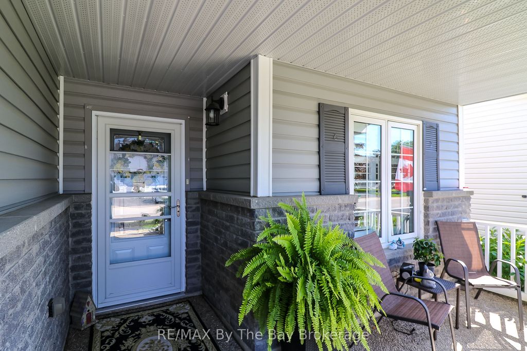 Photo of 31 New York Avenue, Wasaga Beach, ON L9Z 3A8 (MLS # S12496168)