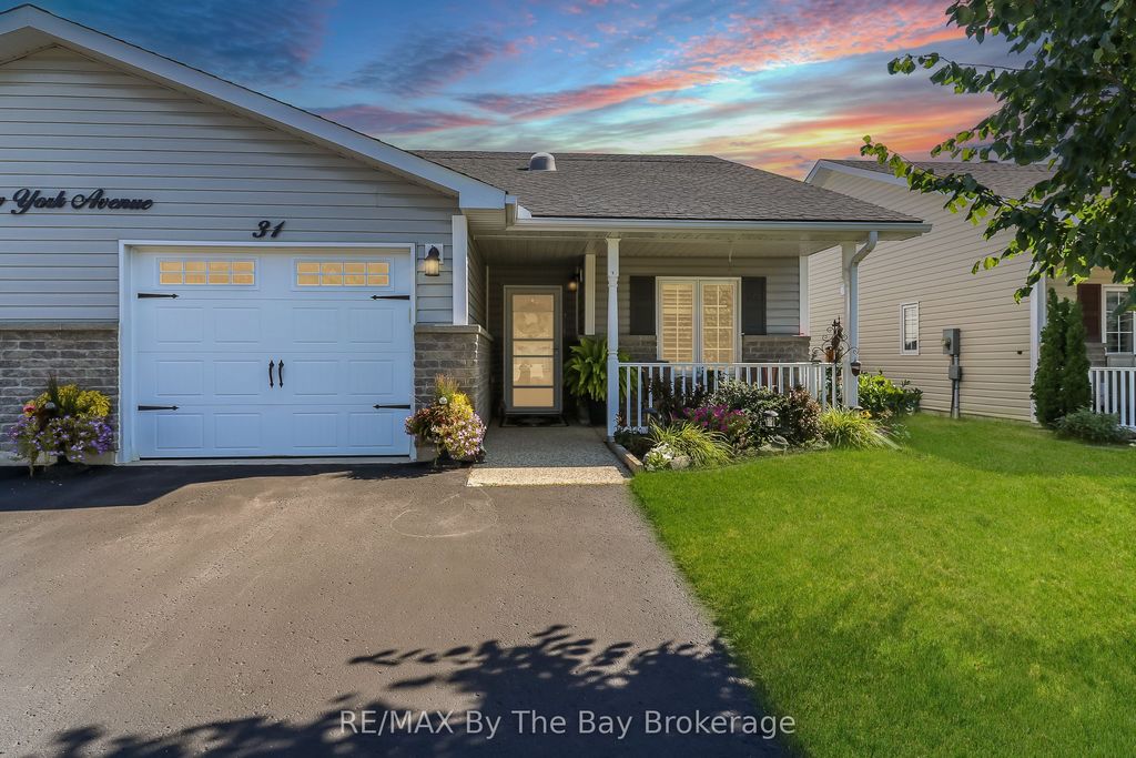 Photo of 31 New York Avenue, Wasaga Beach, ON L9Z 3A8 (MLS # S12496168)