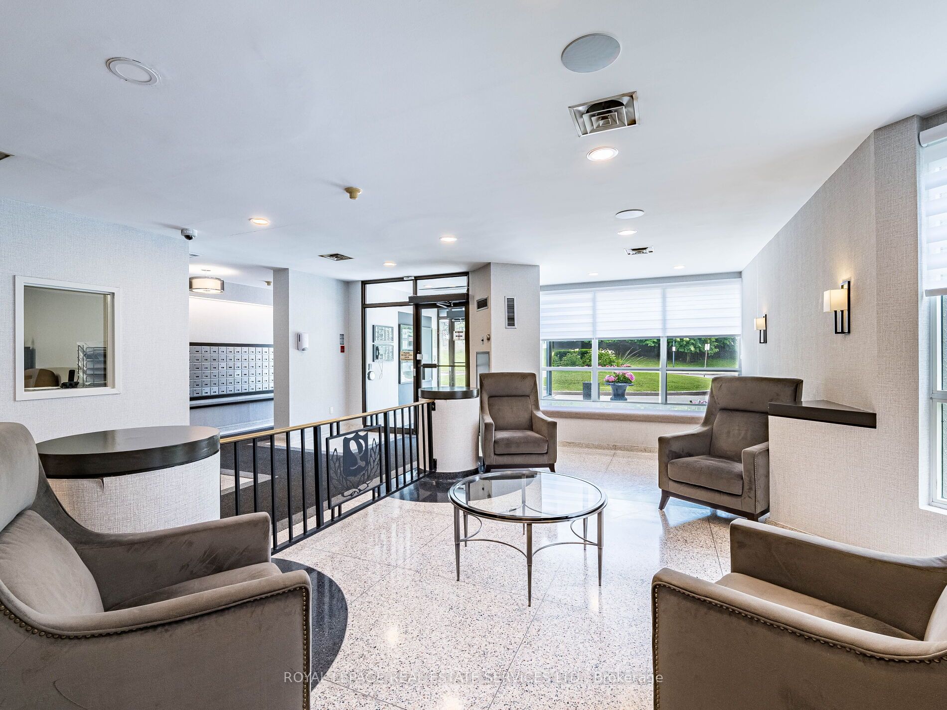 12 Laurelcrest Street 908