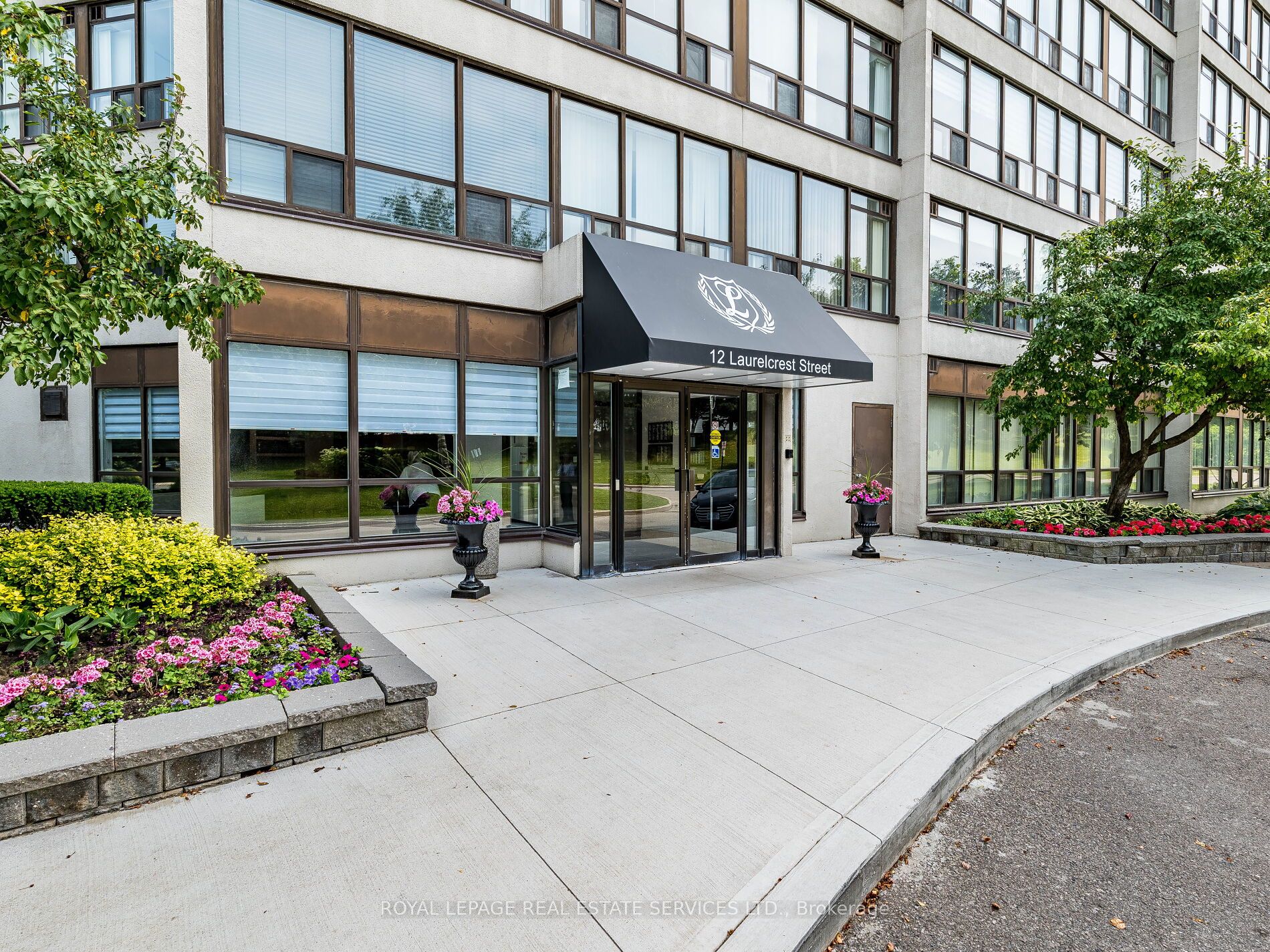 12 Laurelcrest Street 908