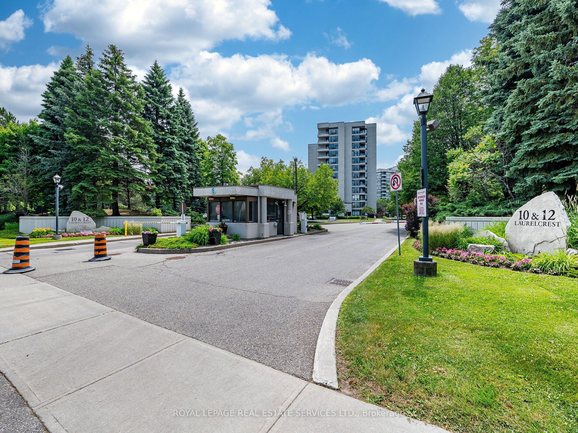12 Laurelcrest Street 908