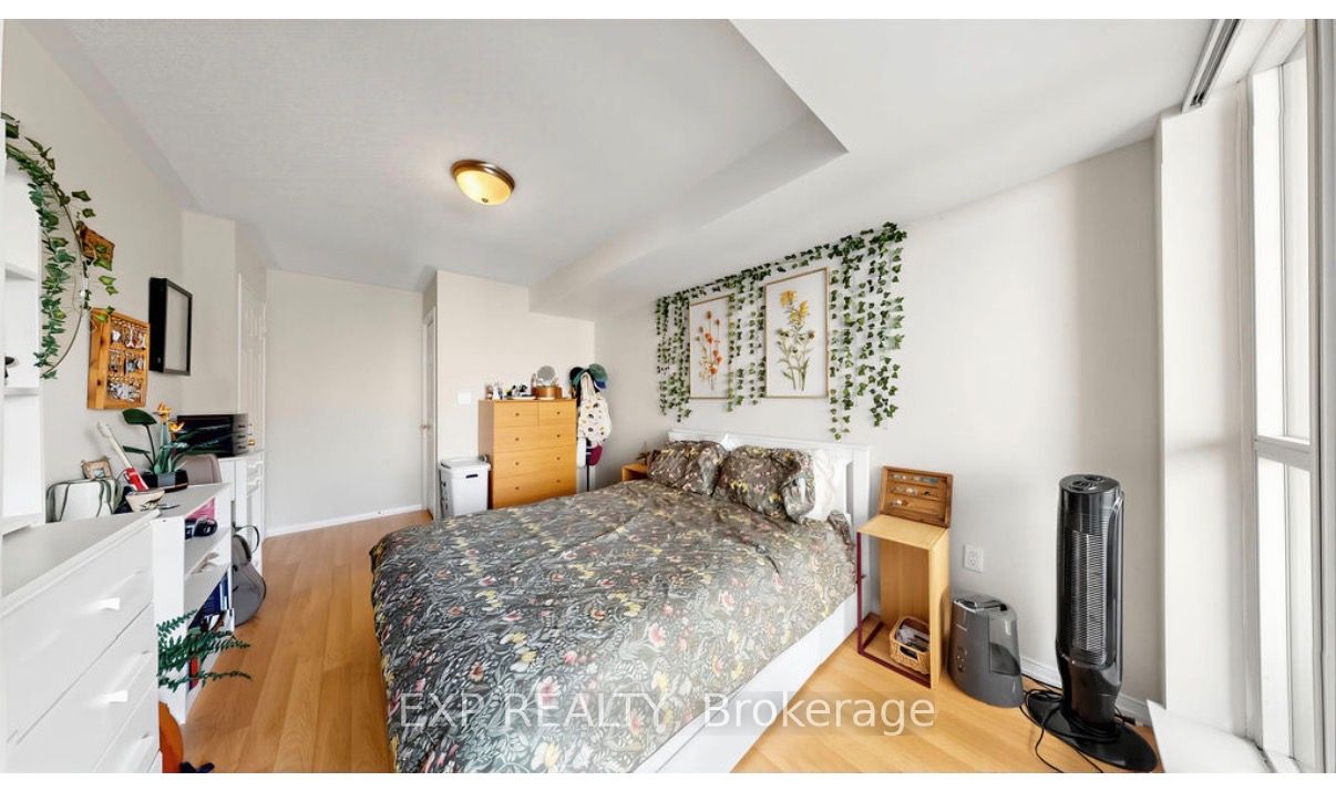 889 Bay Street 607