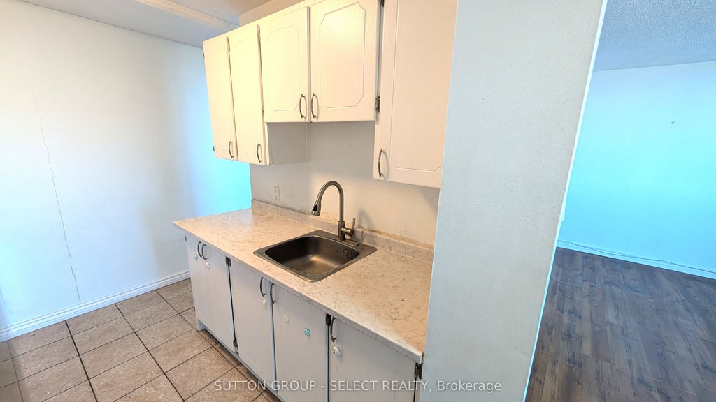 Photo of 1105 Jalna Boulevard #1501, London South, ON N6E 2S9 (MLS # X14013620)