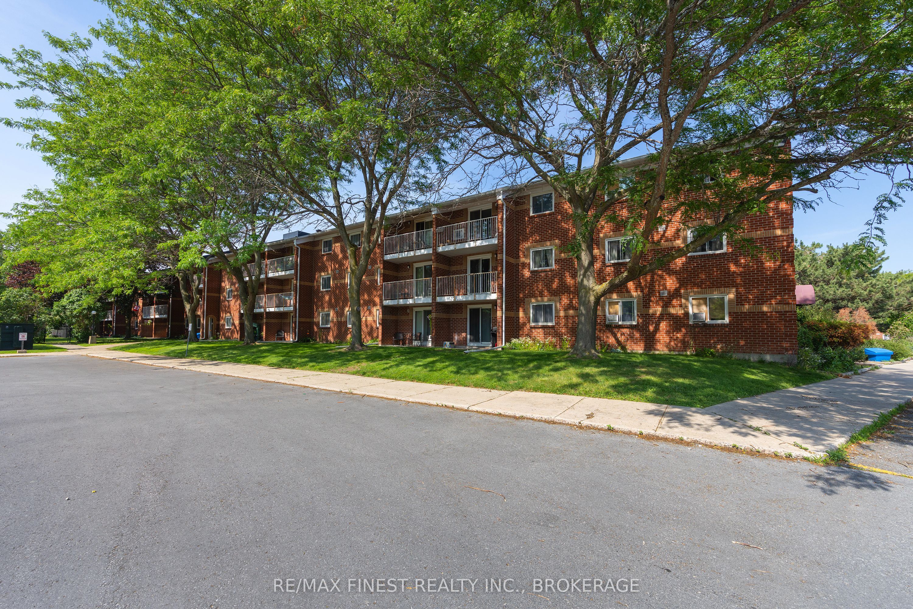 Photo 1 of 28 — 573 ARMSTRONG Road 206, Kingston, ON K7M 8J8
