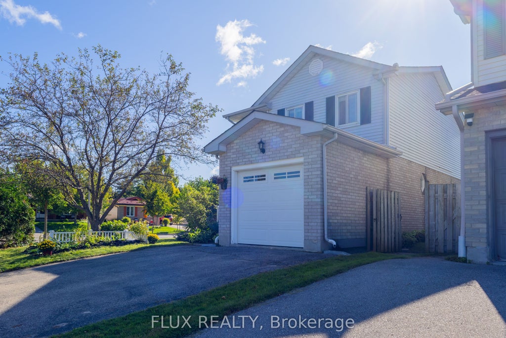 Photo of 588 Drummerhill Crescent, Waterloo, ON N2T 1G4 (MLS # X13788732)