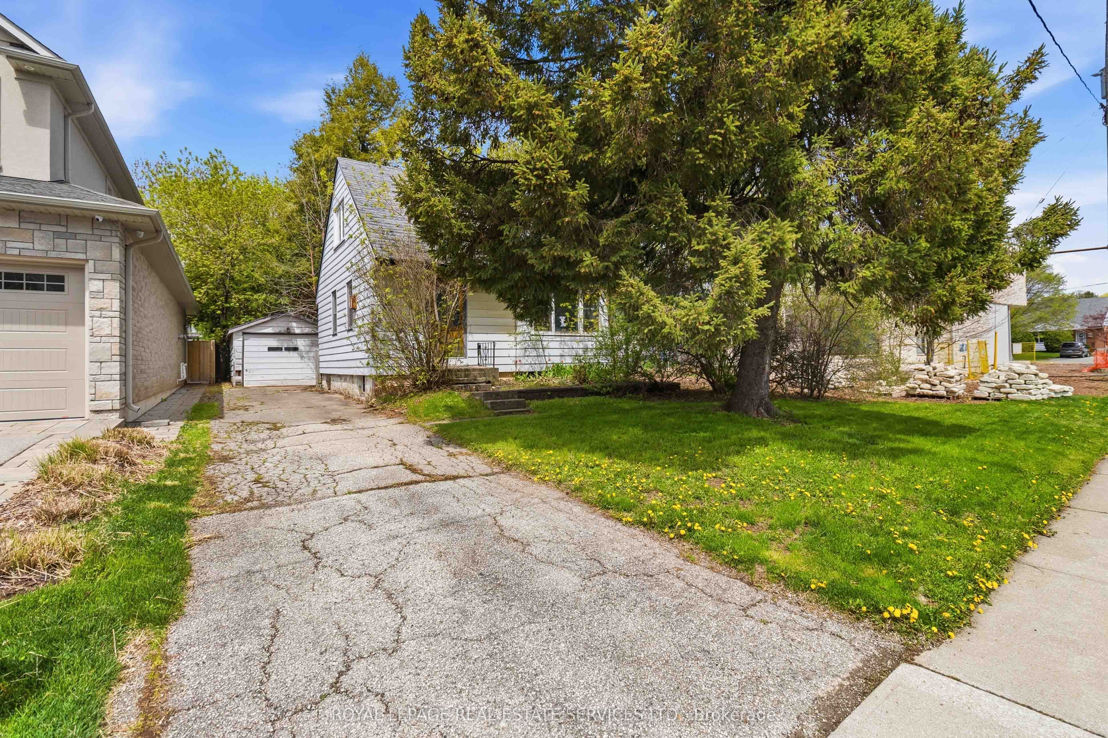 218 Jennings Crescent