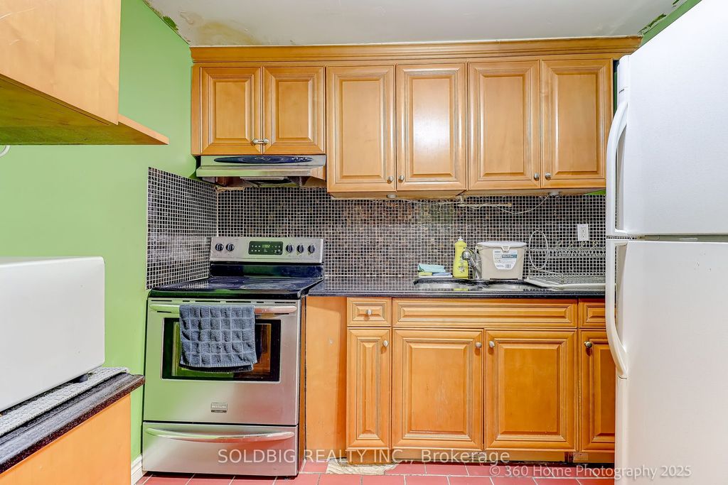 Photo of 610 Vaughan Road, Toronto, ON M6C 2R5 (MLS # C12428416)
