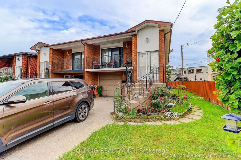 Photo of 610 Vaughan Road, Toronto, ON M6C 2R5 (MLS # C12428416)