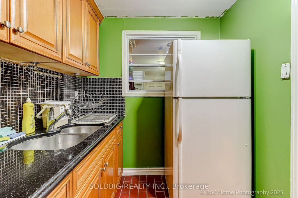 Photo of 610 Vaughan Road, Toronto, ON M6C 2R5 (MLS # C12428416)
