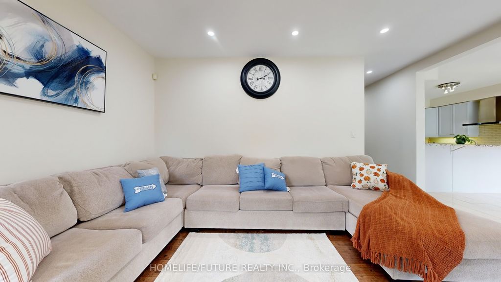 Photo of 51 Estate Garden Drive, Richmond Hill, ON L4E 3V5 (MLS # N12457888)