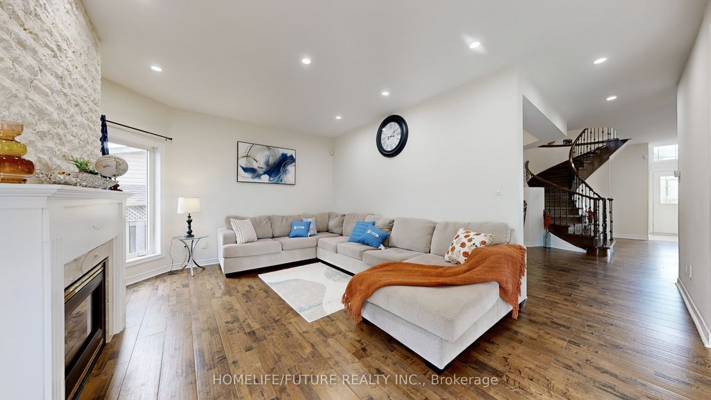 Photo of 51 Estate Garden Drive, Richmond Hill, ON L4E 3V5 (MLS # N12457888)