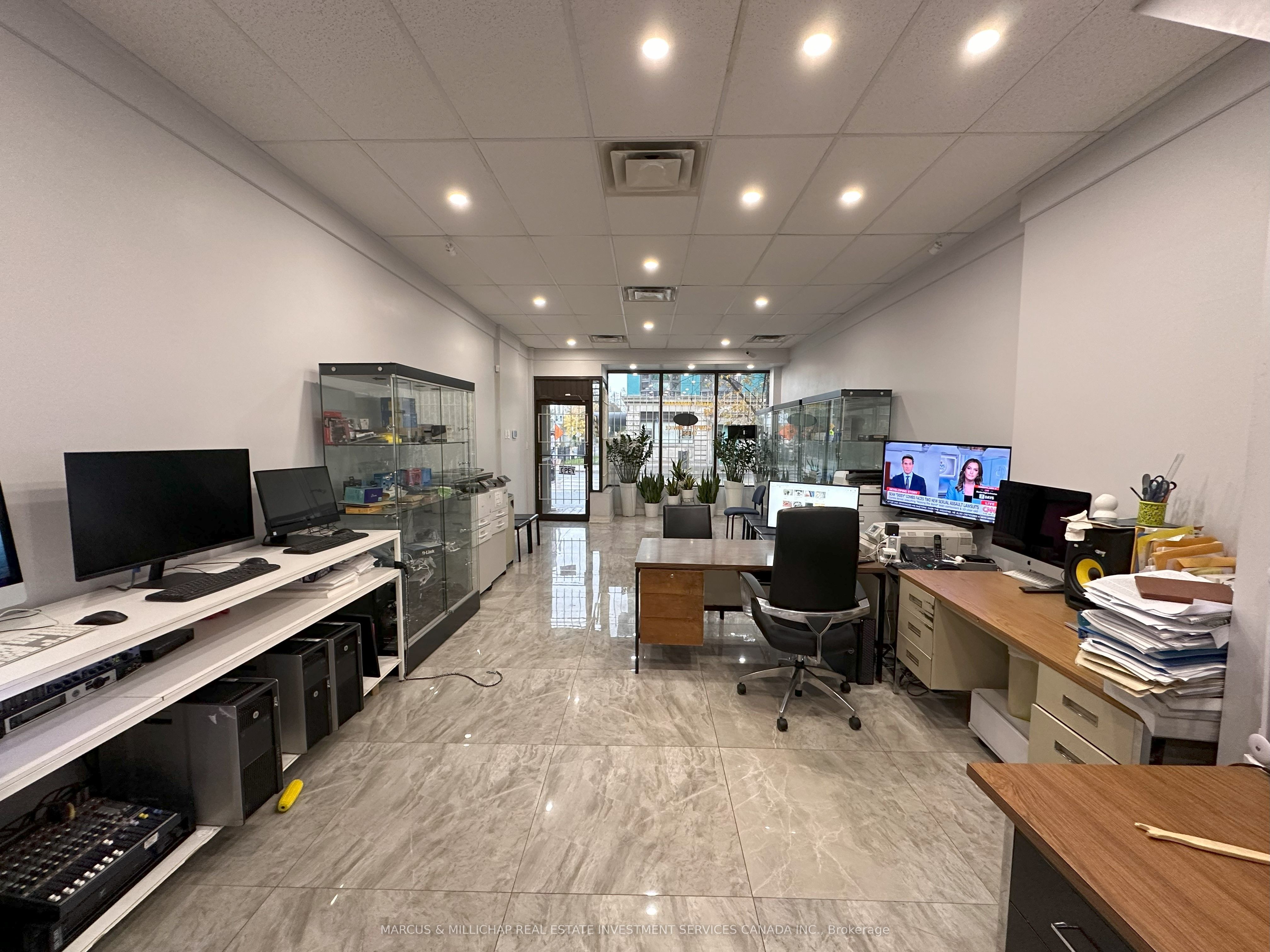 1452 Queen Street W
