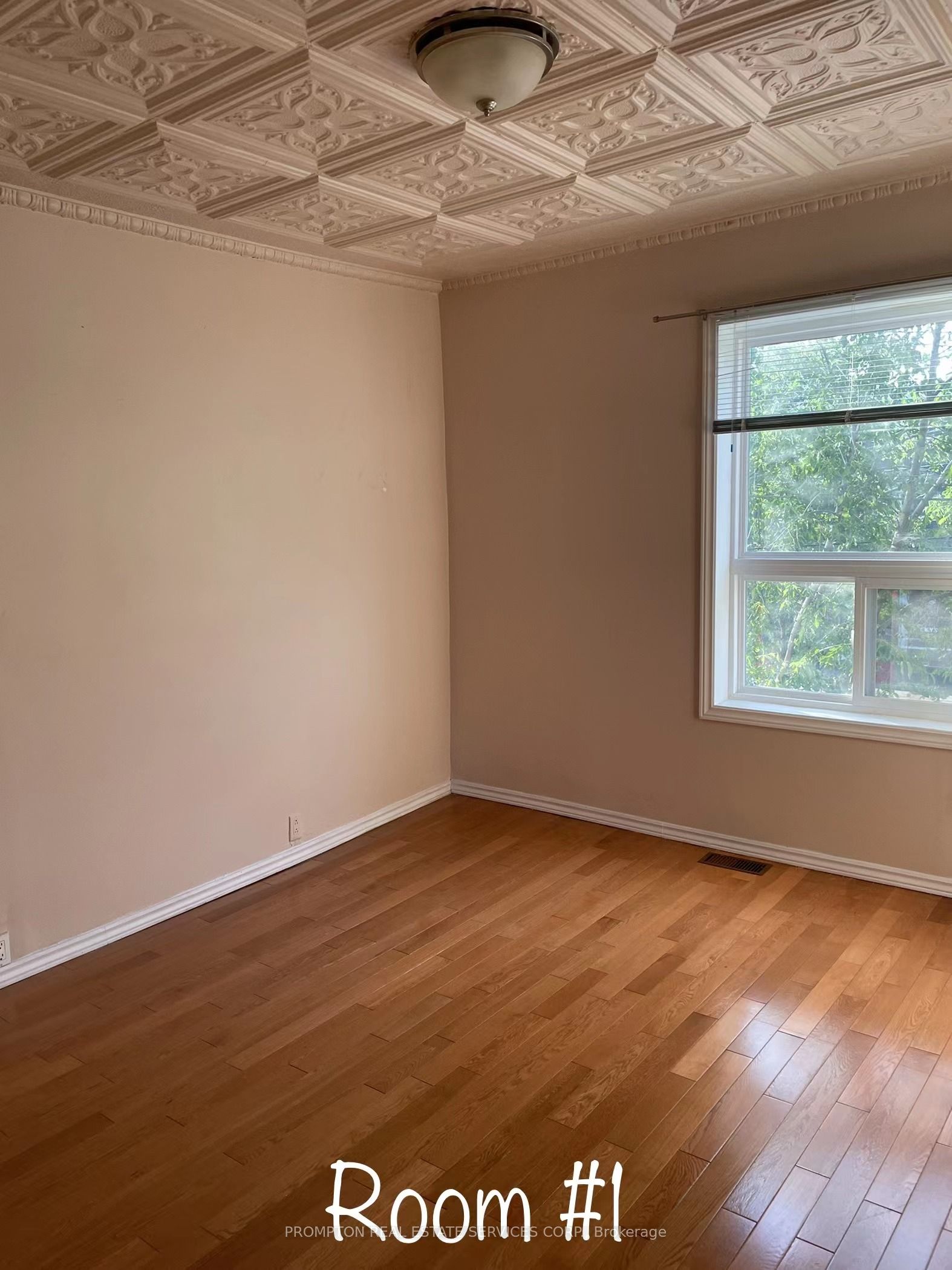 763 Dundas Street W
