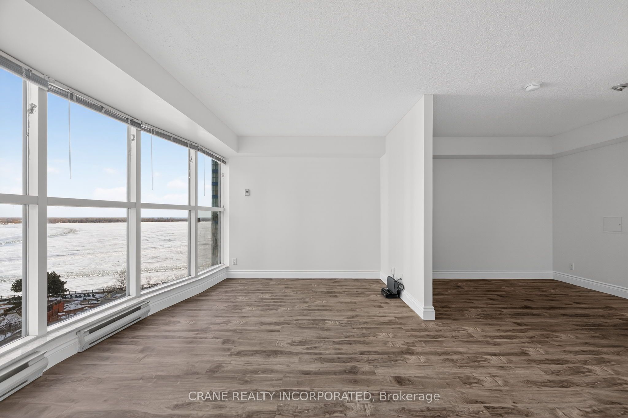 77 Harbour Square 1605