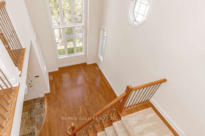 3368 Hayhurst Crescent