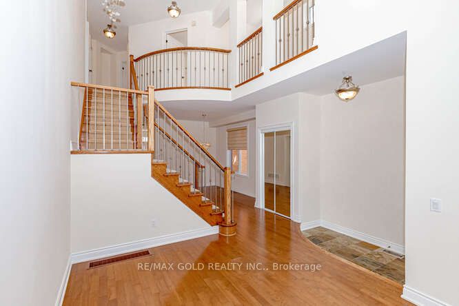 3368 Hayhurst Crescent