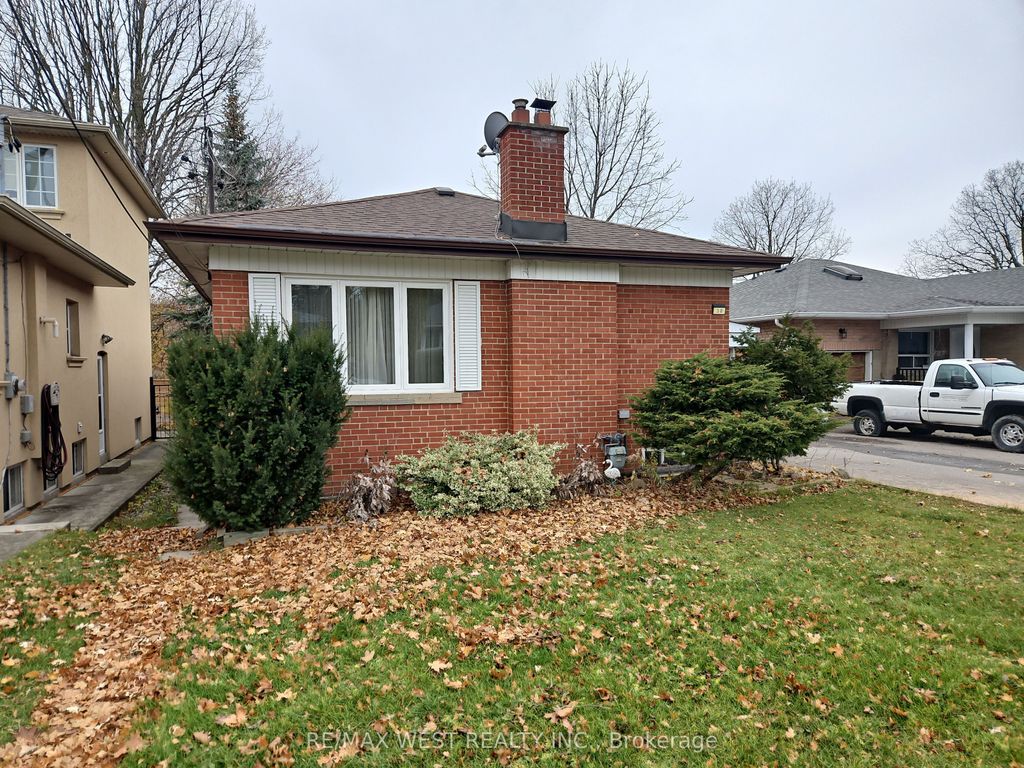 Photo of 30 Golfwood Heights, Toronto, ON M9P 3M1 (MLS # W12581528)